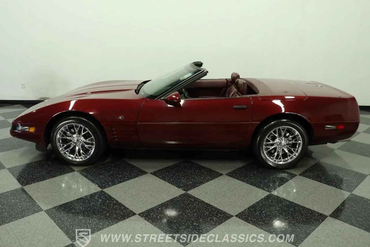 1993 Chevrolet Corvette 40th Anniversary Convertible - Thumbnail 2