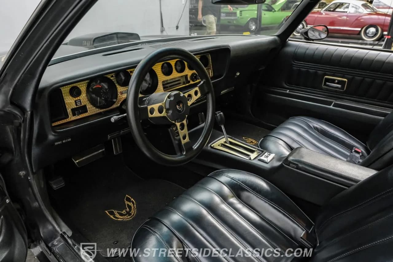 1977 Pontiac Firebird Trans Am - Thumbnail 4