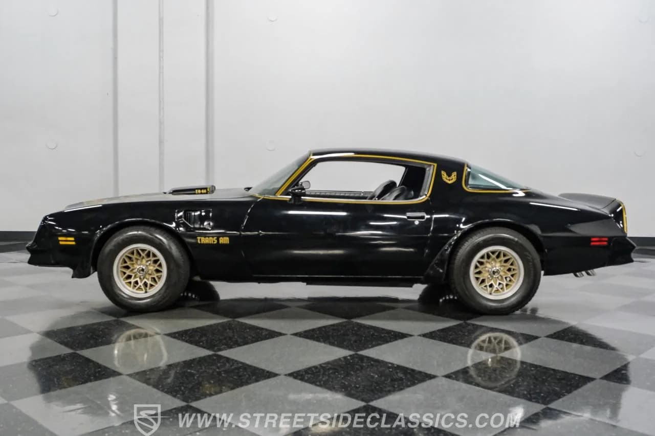 1977 Pontiac Firebird Trans Am - Thumbnail 2