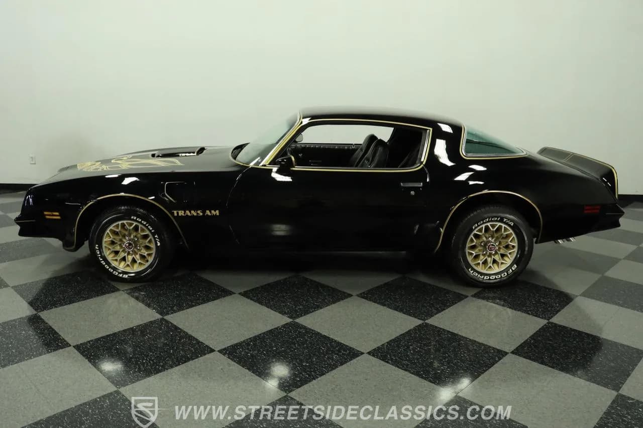 1977 Pontiac Firebird Trans Am - Thumbnail 2