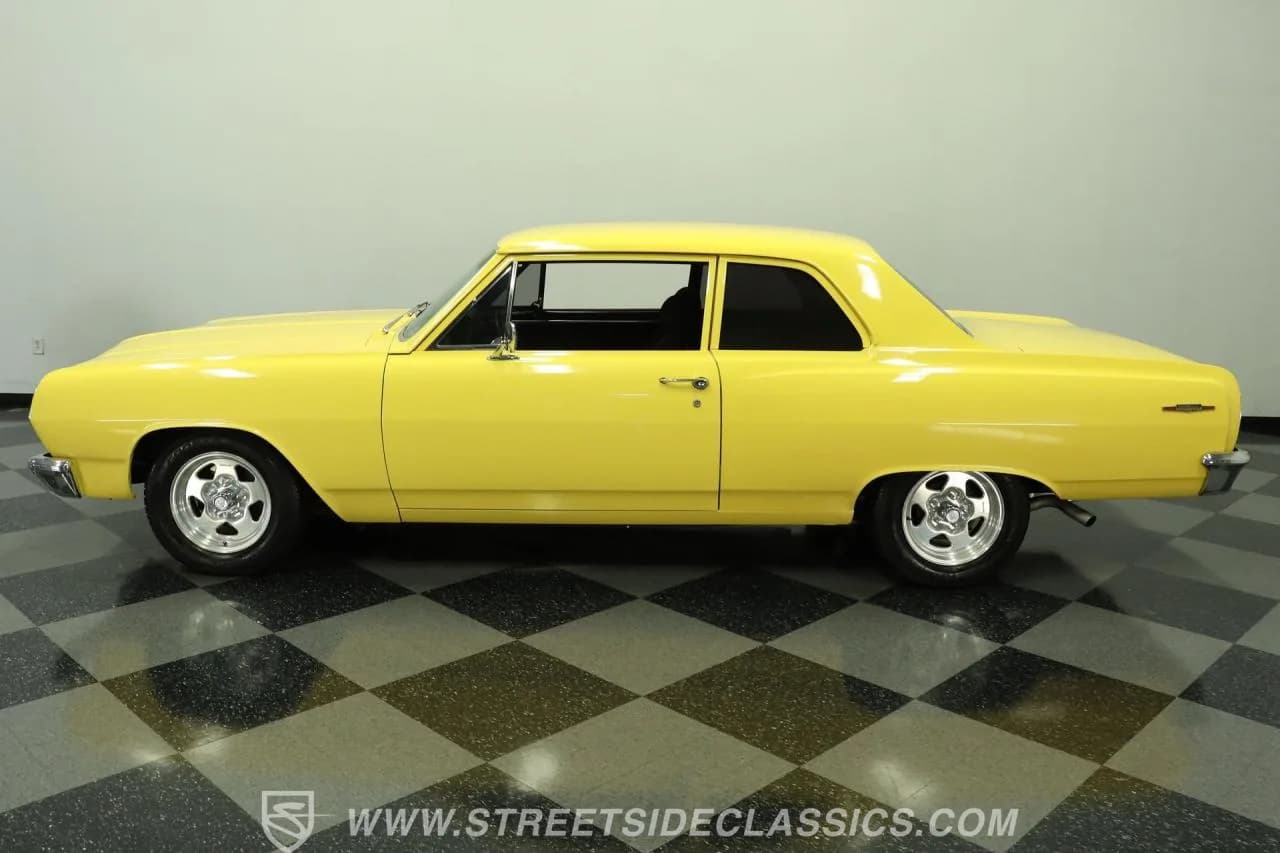 1965 Chevrolet Chevelle 300 Restomod - Thumbnail 2