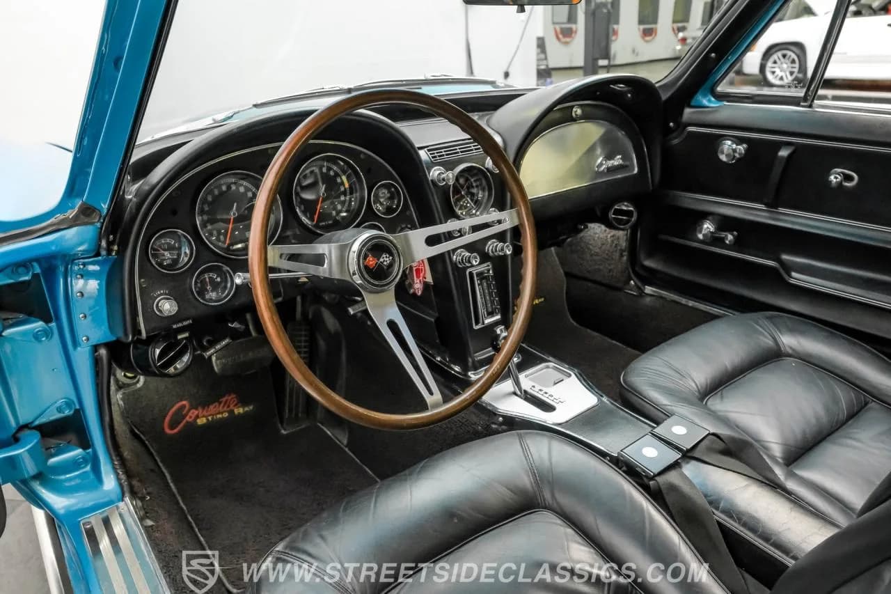 1965 Chevrolet Corvette - Thumbnail 4