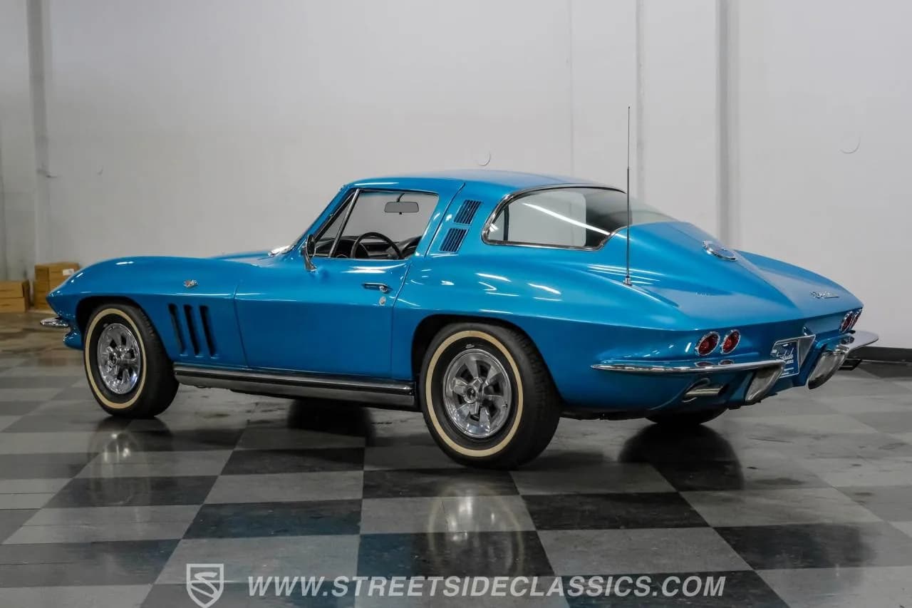 1965 Chevrolet Corvette - Thumbnail 7
