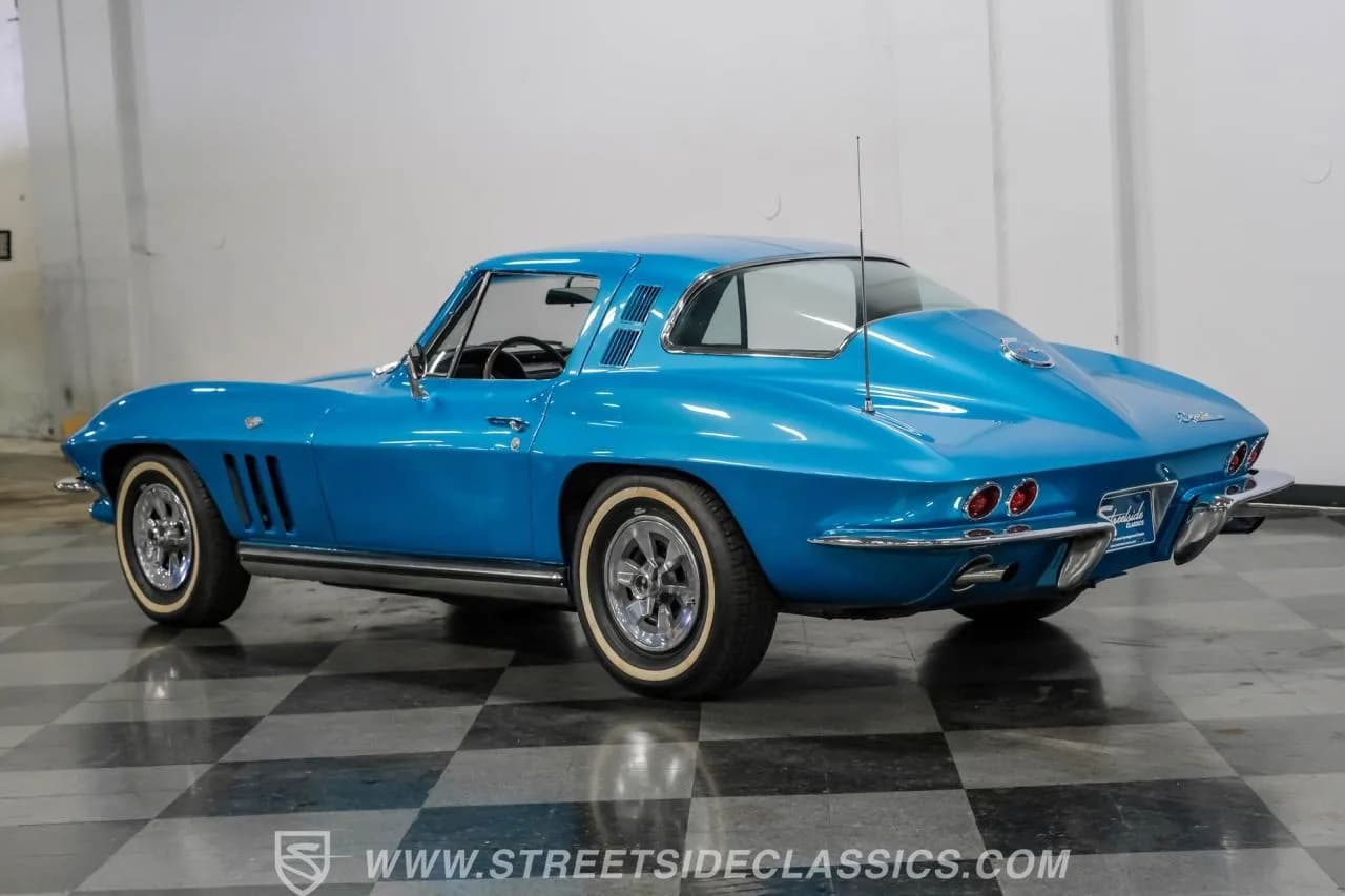 1965 Chevrolet Corvette - Thumbnail 8