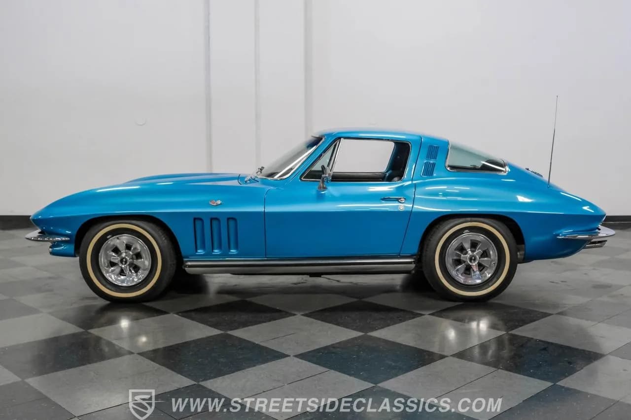 1965 Chevrolet Corvette - Thumbnail 2