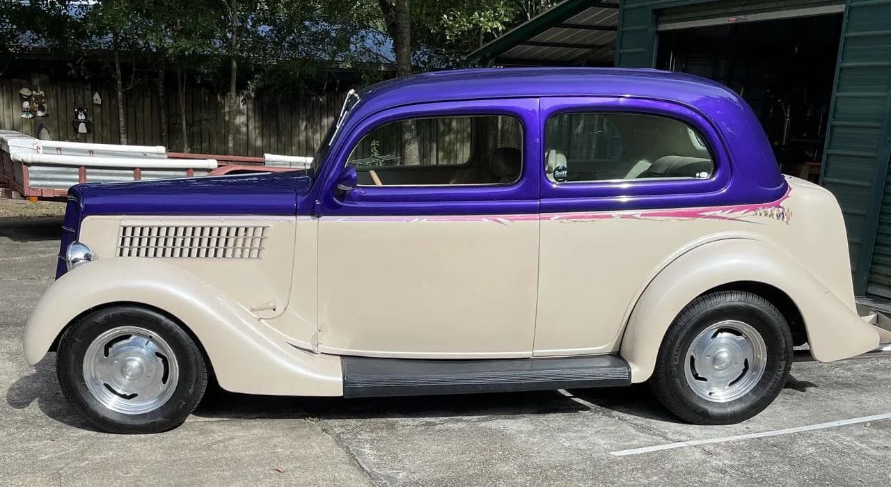 1935 Ford 48 - Thumbnail 5