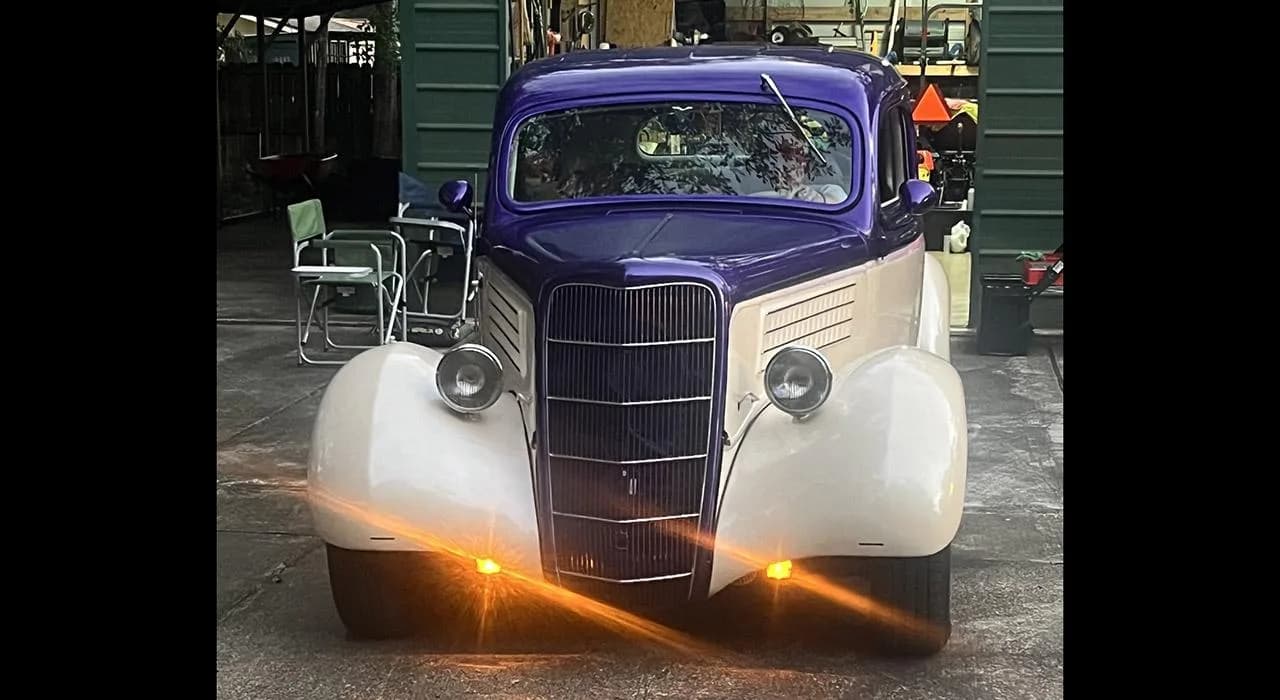 1935 Ford 48 - Thumbnail 7