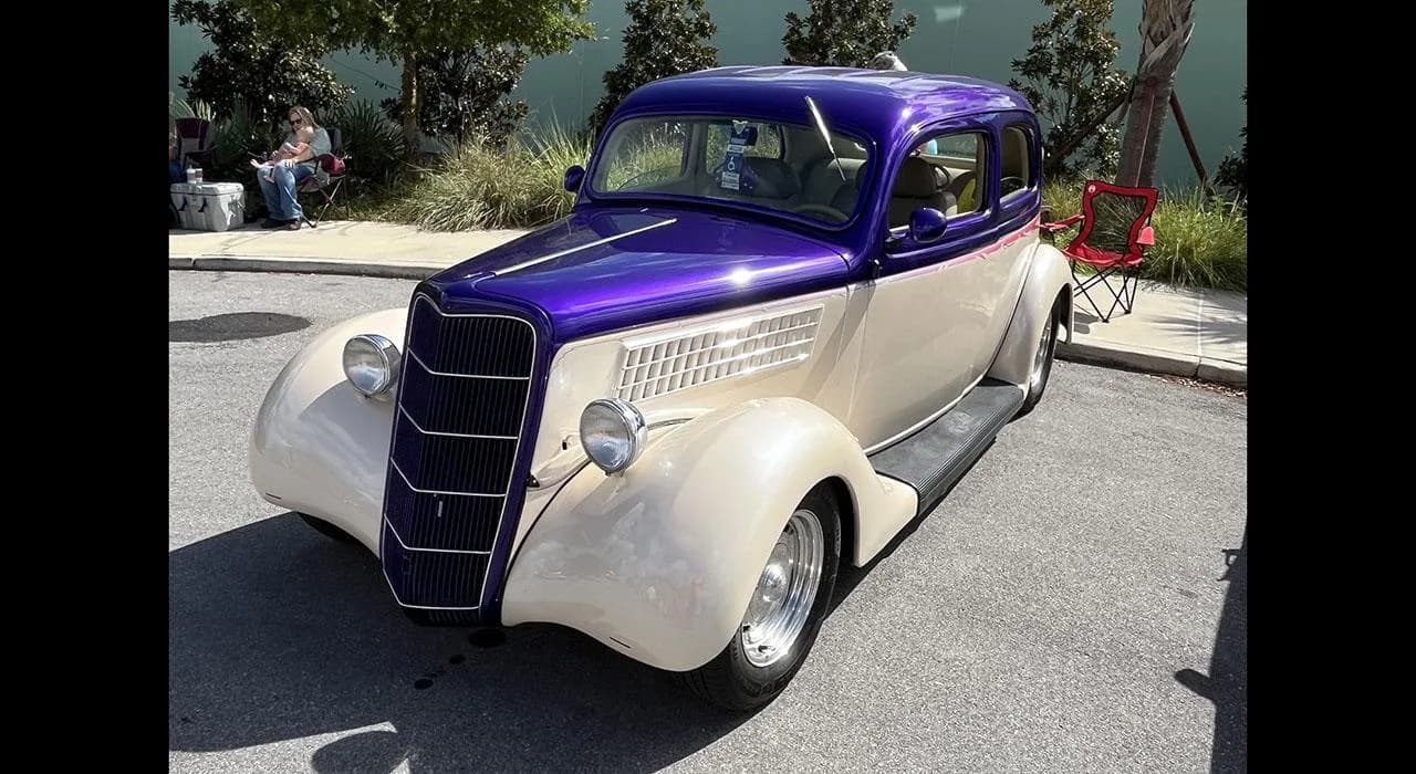 1935 Ford 48 - Thumbnail 3