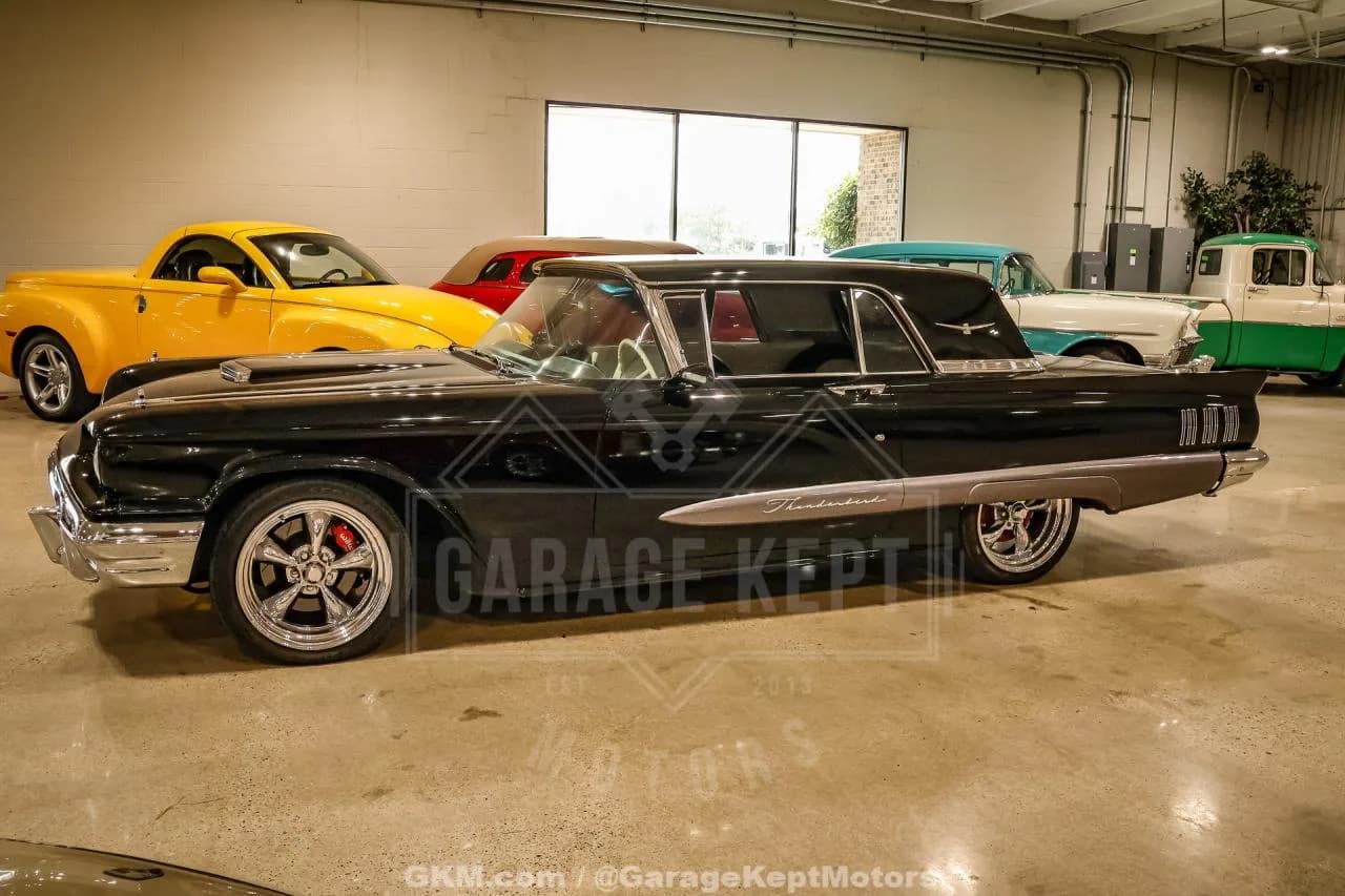 1960 Ford Thunderbird - Thumbnail 4