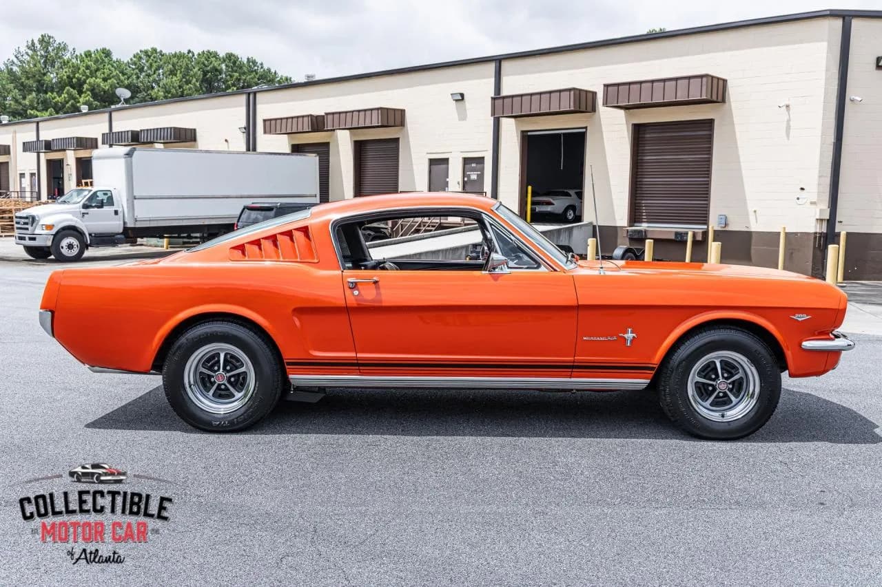 1965 Ford Mustang - Thumbnail 7