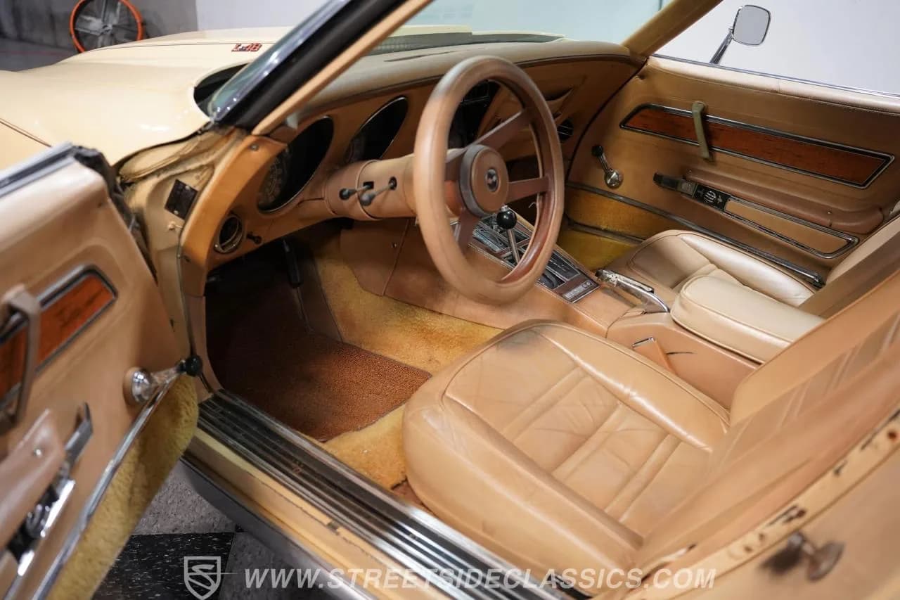 1976 Chevrolet Corvette - Thumbnail 4