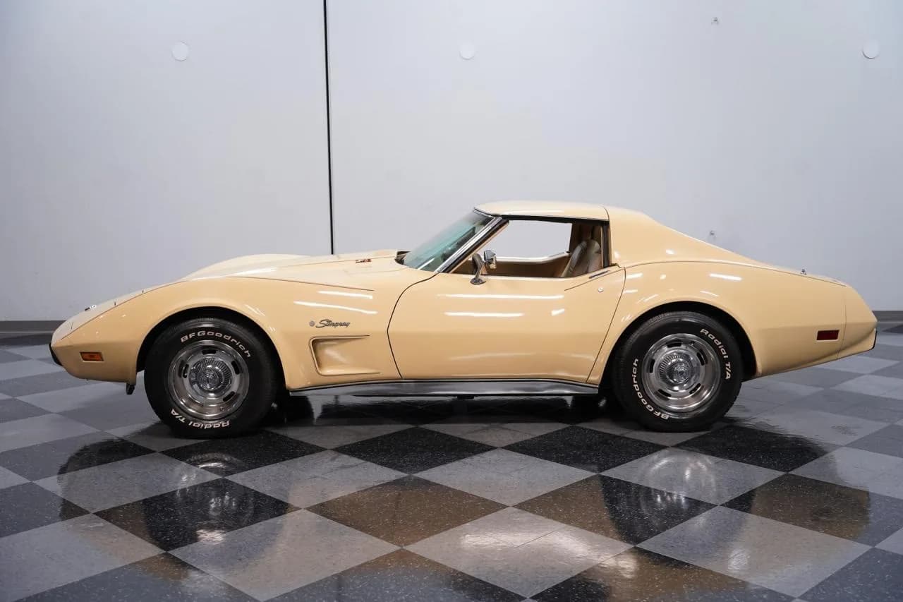 1976 Chevrolet Corvette - Thumbnail 2