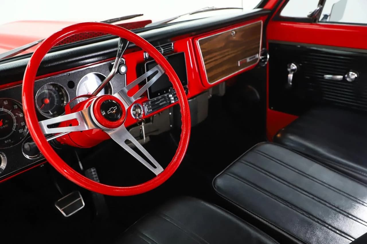 1970 Chevrolet C10 Cheyenne - Thumbnail 2