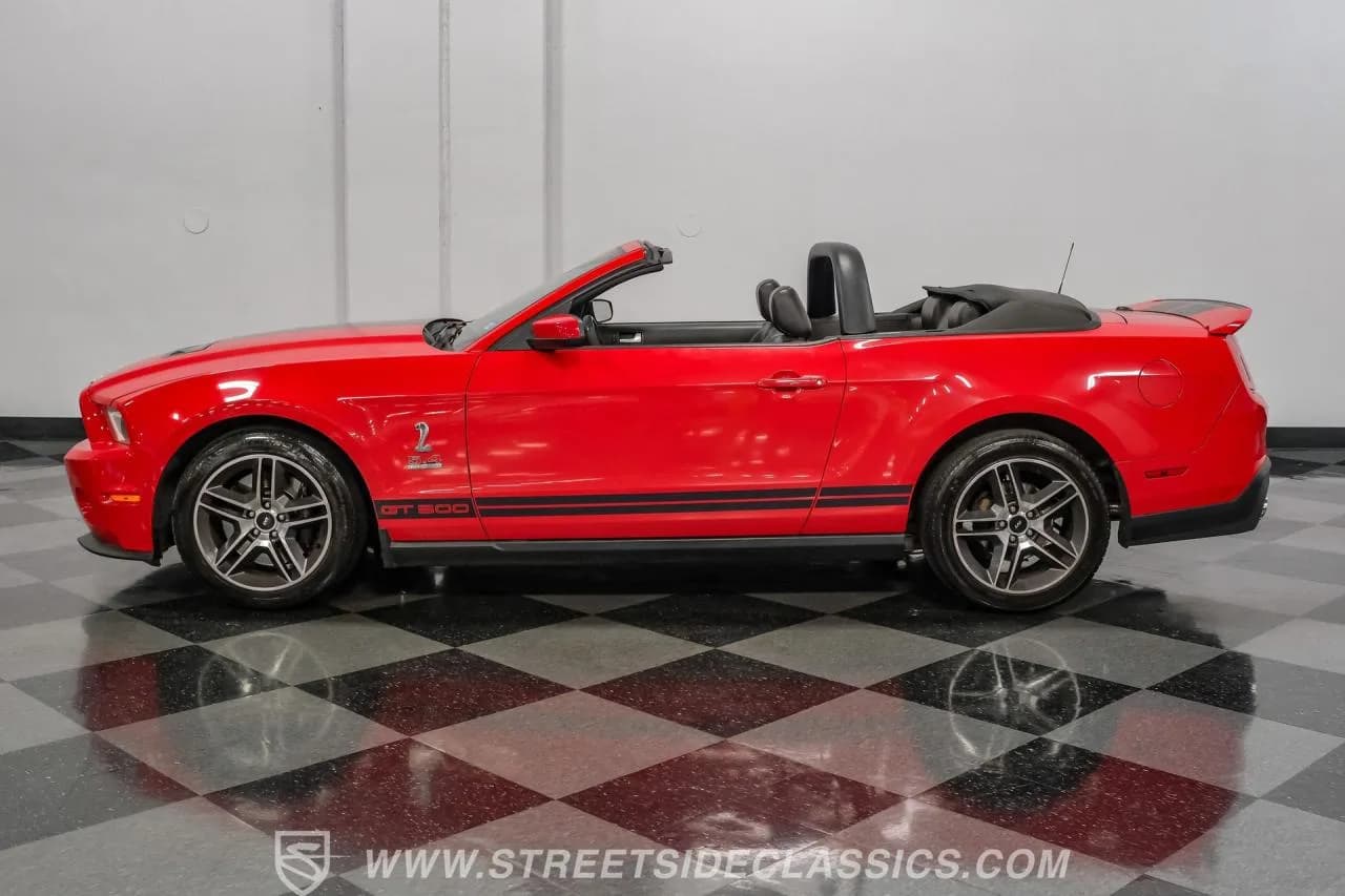 2010 Ford Mustang Shelby GT500 Convertible - Thumbnail 2