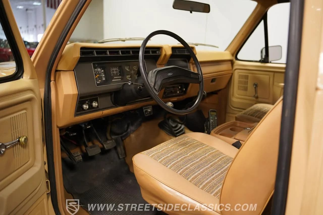 1984 Ford Bronco 4X4 - Thumbnail 4