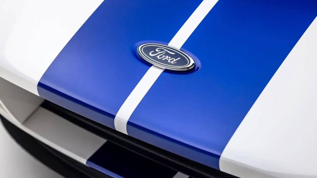 2005 Ford GT - Thumbnail 2