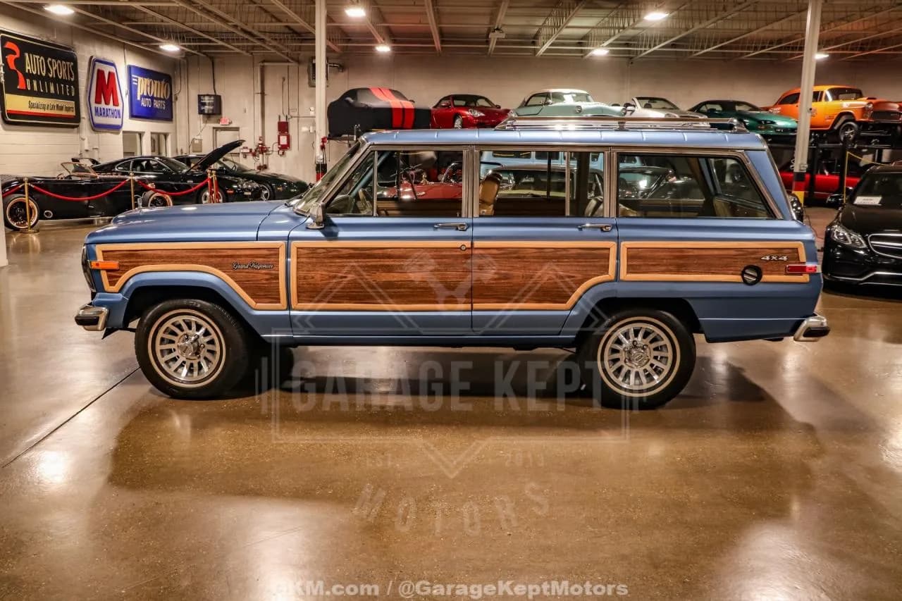 1987 Jeep Grand Wagoneer - Thumbnail 5