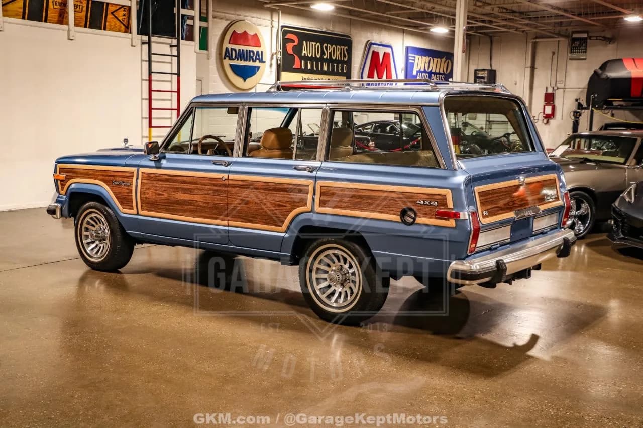 1987 Jeep Grand Wagoneer - Thumbnail 6