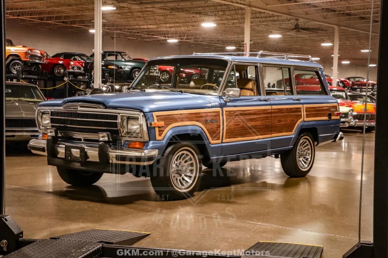 1987 Jeep Grand Wagoneer - Thumbnail 3