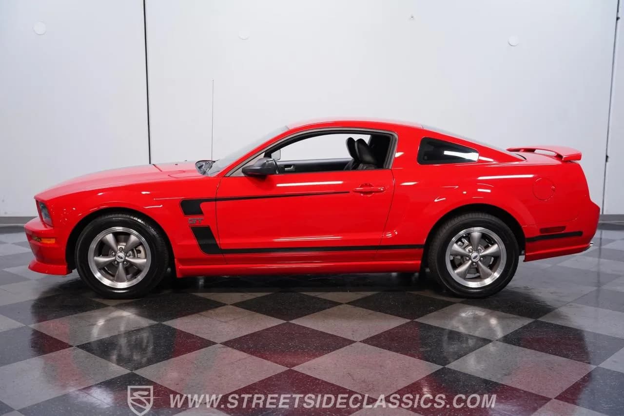 2005 Ford Mustang GT - Thumbnail 2