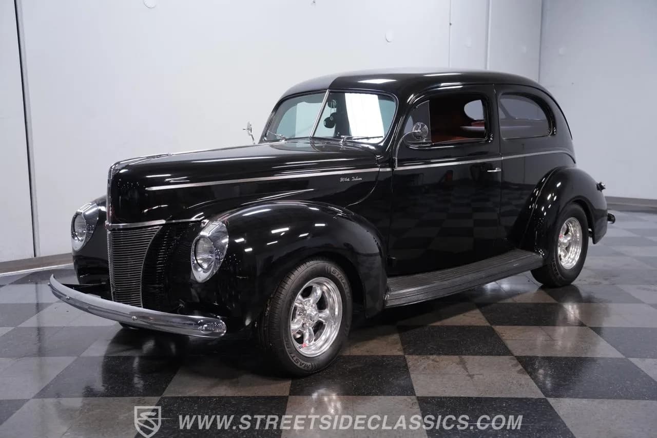 1940 Ford Tudor Sedan Restomod - Thumbnail 6
