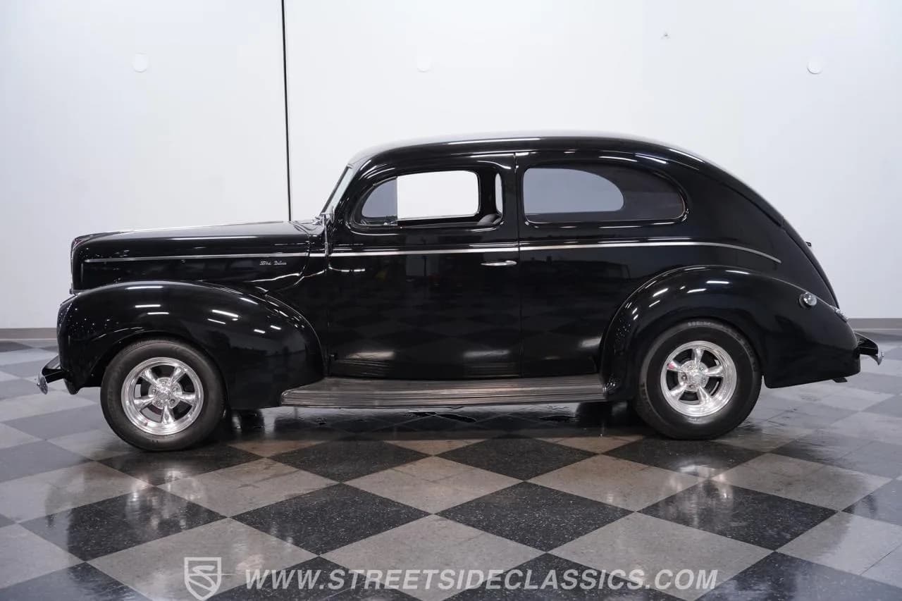 1940 Ford Tudor Sedan Restomod - Thumbnail 2