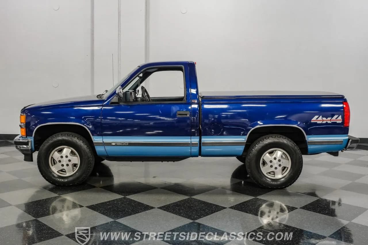 1994 Chevrolet C1500 Silverado 4X4 - Thumbnail 2