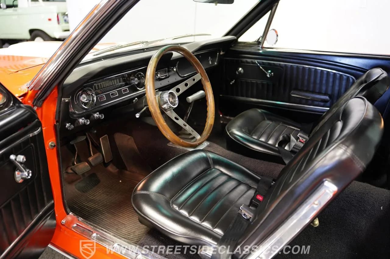 1965 Ford Mustang 2+2 Fastback - Thumbnail 4