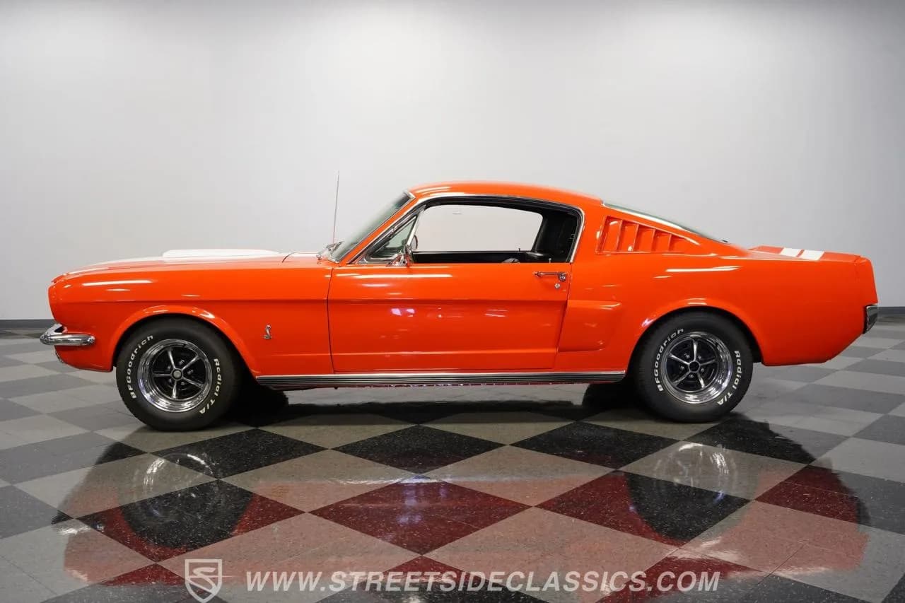 1965 Ford Mustang 2+2 Fastback - Thumbnail 8