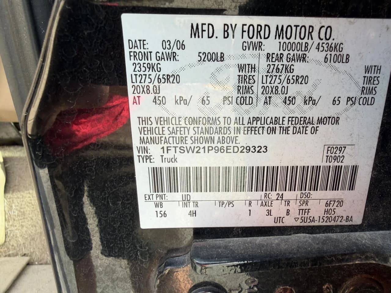2006 Ford F250 Lariat Crew Cab 4x4 - Thumbnail 2