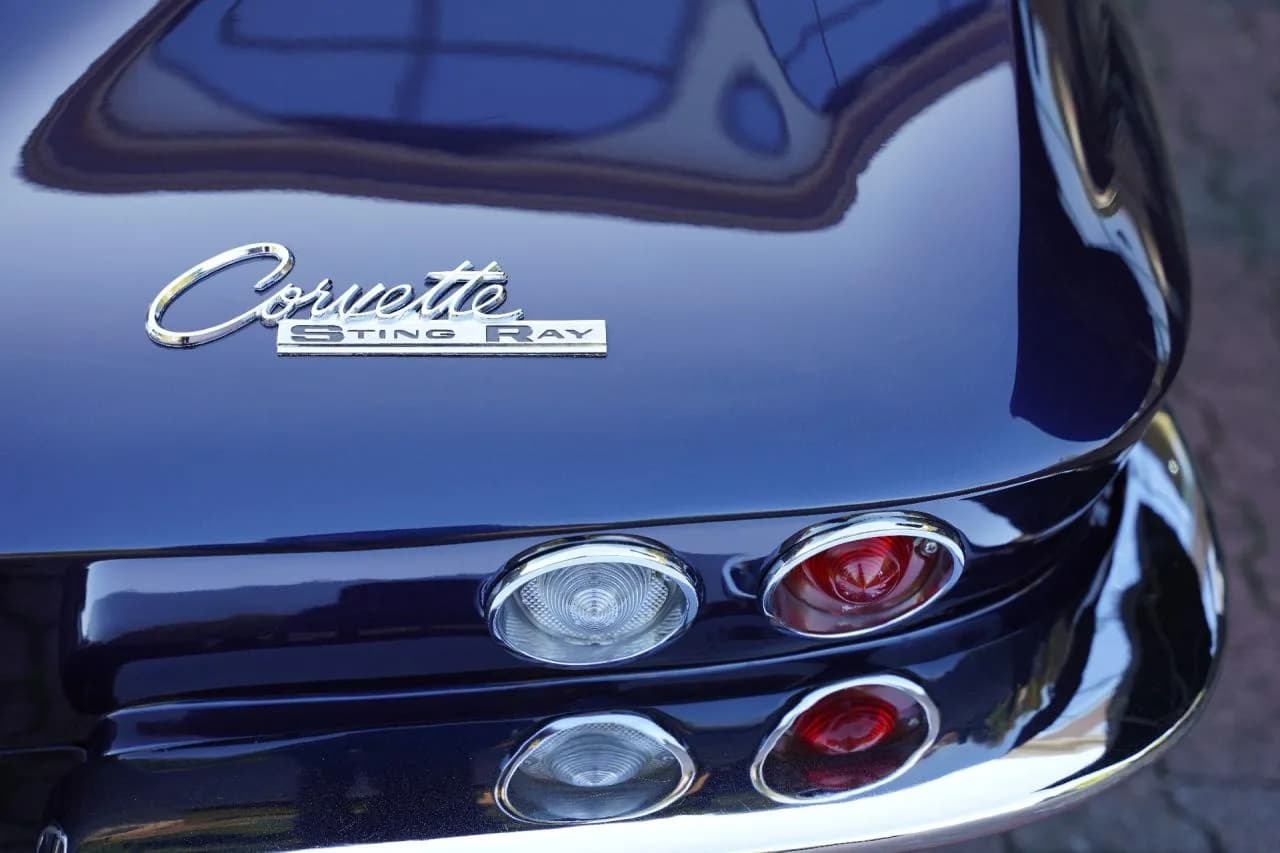 1964 Chevrolet Corvette C2 Sting Ray Coup&eacute; - Thumbnail 8