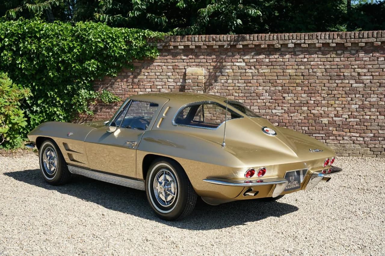 1963 Chevrolet Corvette C2 Sting Ray Split Window - Thumbnail 2