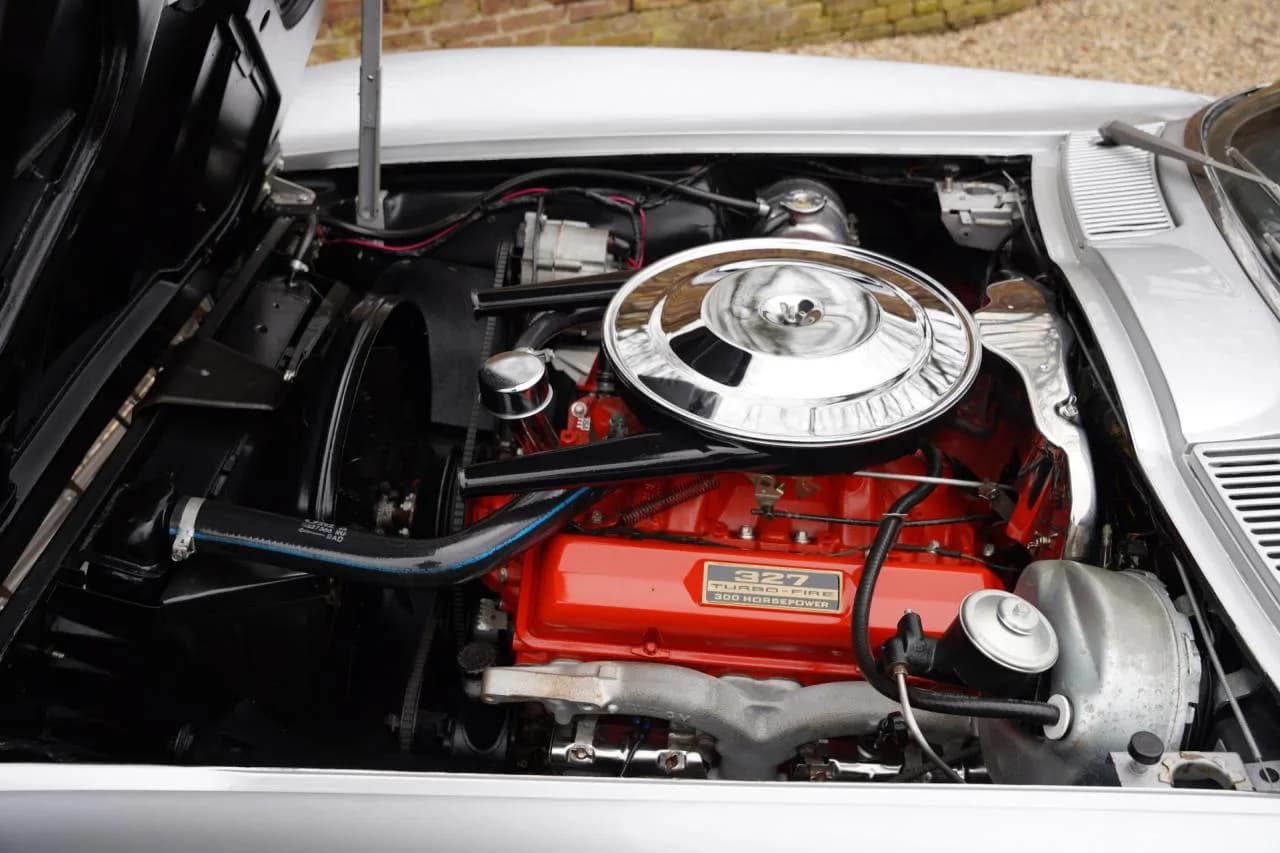 1963 Chevrolet Corvette C2 Sting Ray Split-Window 327 Coup&eacute; - Thumbnail 4