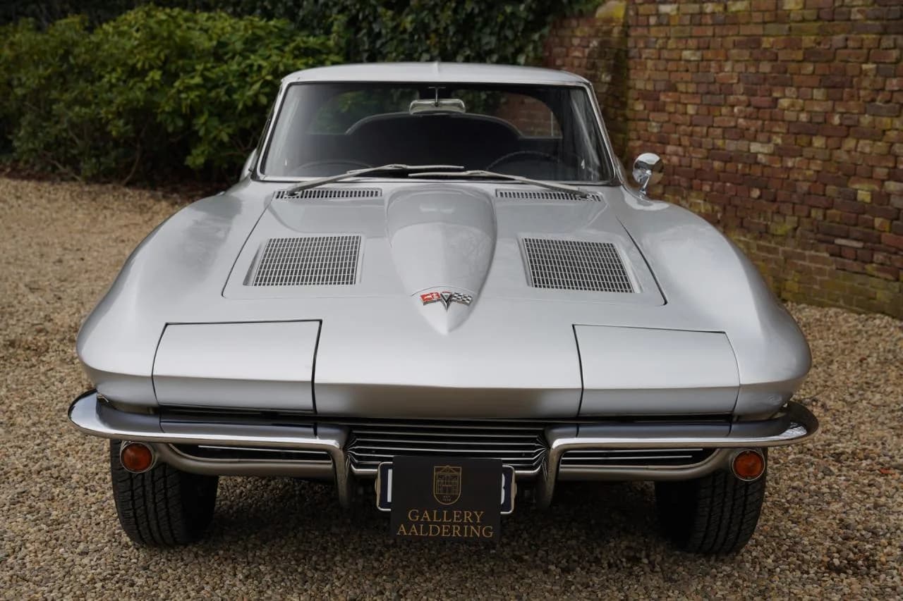 1963 Chevrolet Corvette C2 Sting Ray Split-Window 327 Coup&eacute; - Thumbnail 5
