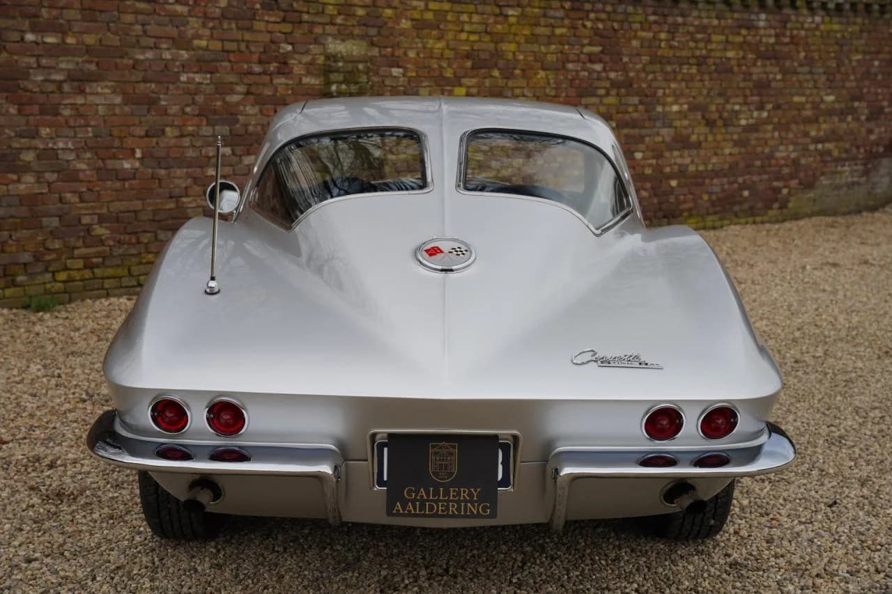 1963 Chevrolet Corvette C2 Sting Ray Split-Window 327 Coup&eacute; - Thumbnail 6