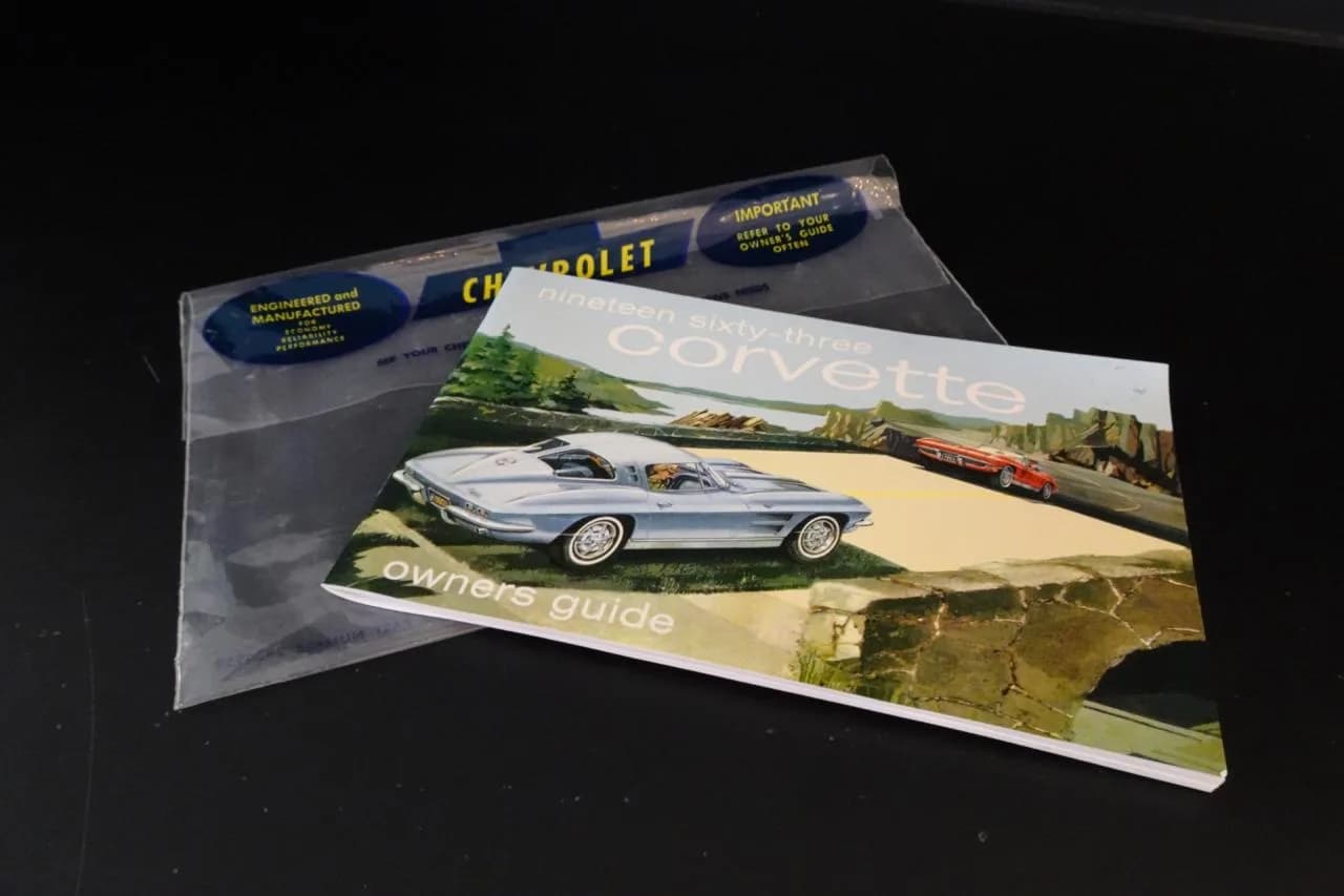 1963 Chevrolet Corvette C2 Sting Ray Split-Window 327 Coup&eacute; - Thumbnail 7