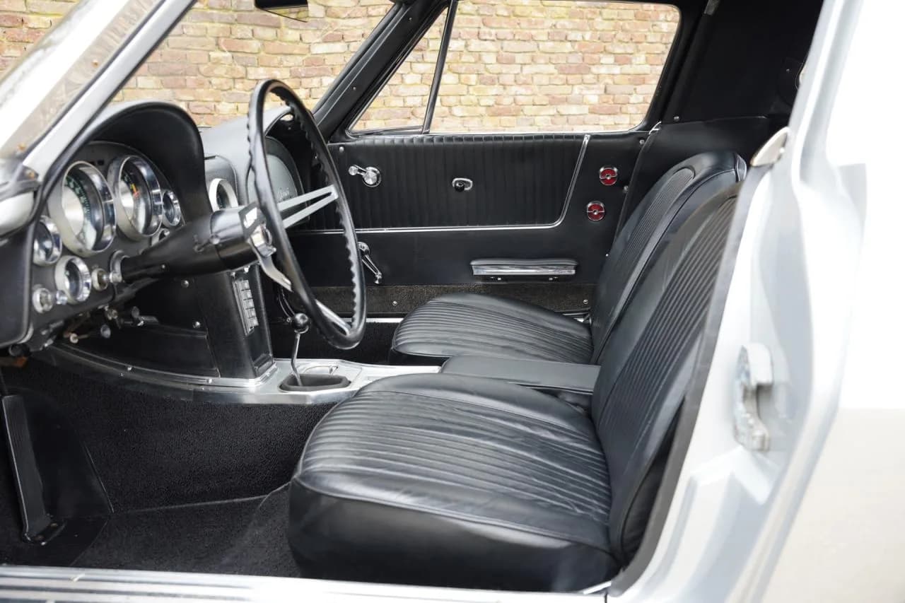1963 Chevrolet Corvette C2 Sting Ray Split-Window 327 Coup&eacute; - Thumbnail 3
