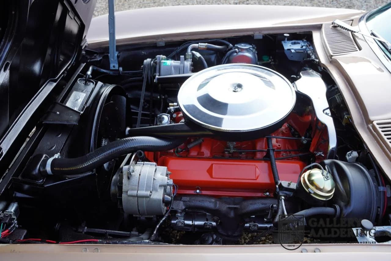 1963 Chevrolet C2 Sting Ray Coup&eacute; Split window - Thumbnail 4