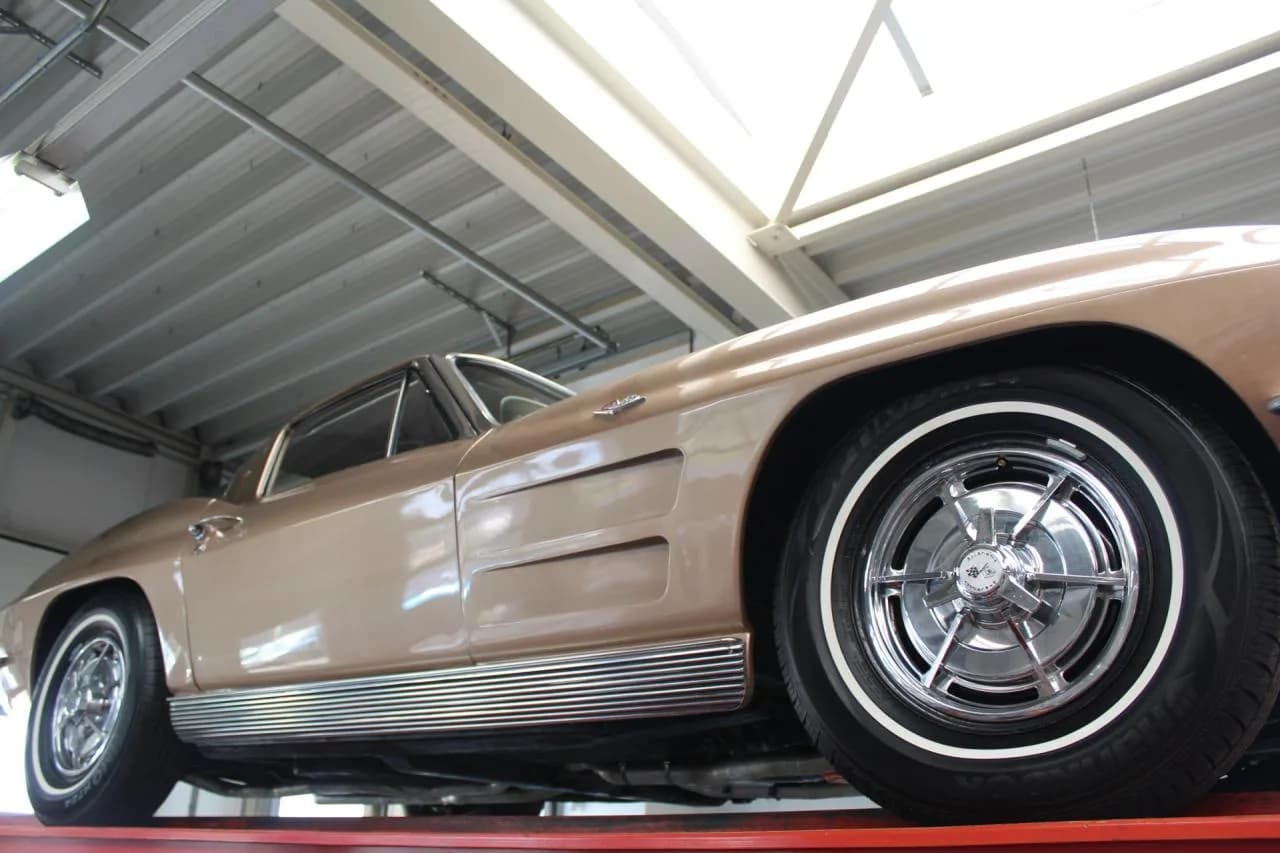 1963 Chevrolet C2 Sting Ray Coup&eacute; Split window - Thumbnail 7