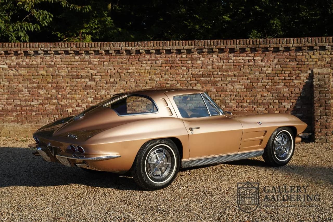 1963 Chevrolet C2 Sting Ray Coup&eacute; Split window - Thumbnail 2