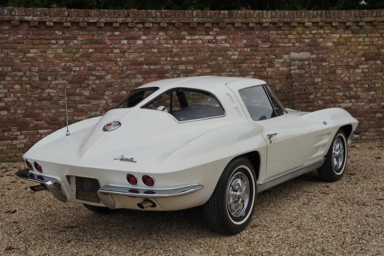 1963 Chevrolet Corvette C2 Sting Ray Split Window - Thumbnail 2