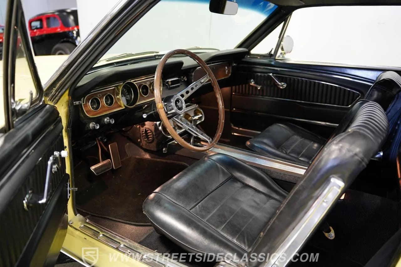 1965 Ford Mustang - Thumbnail 4