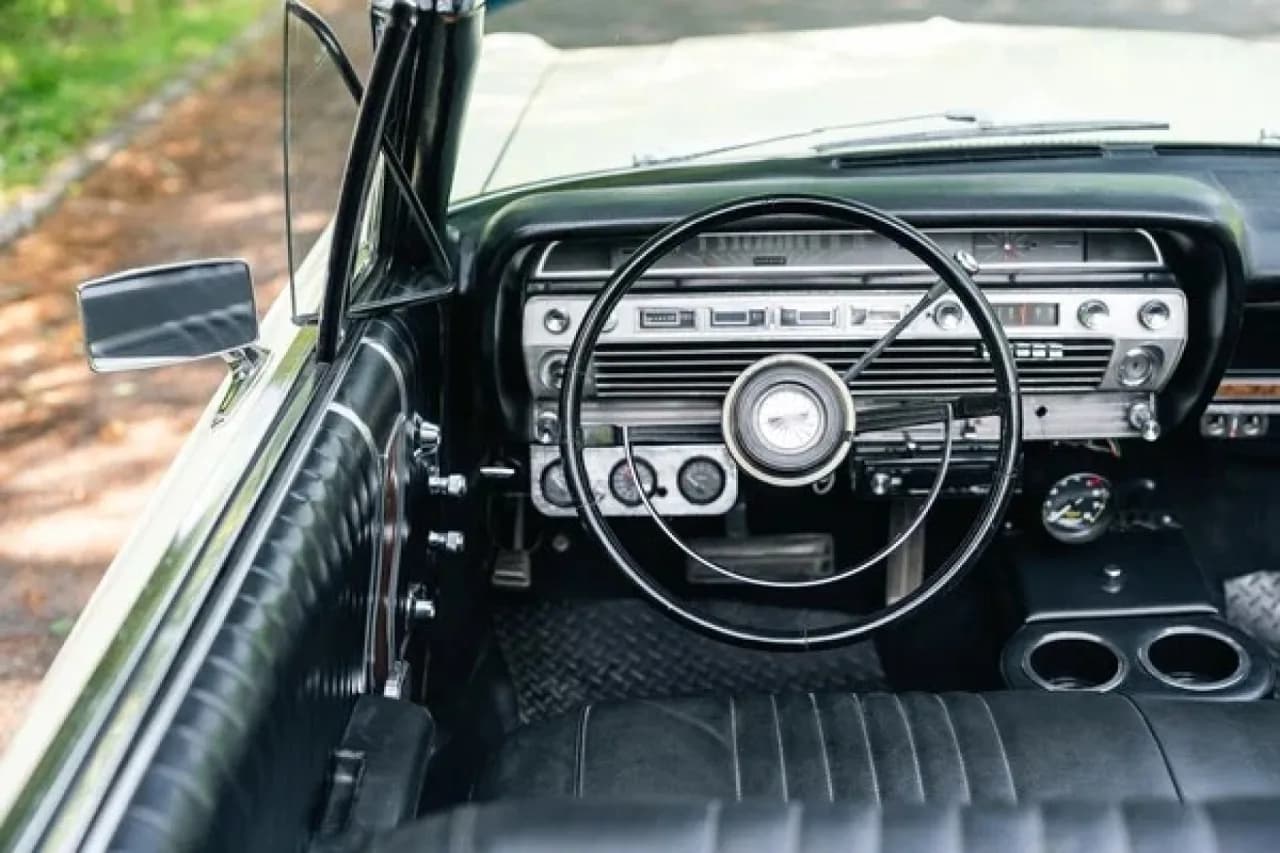 1967 Ford Galaxie 500 - Thumbnail 3