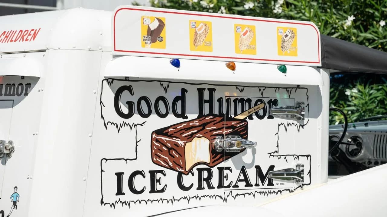 1955 Chevrolet 3100 Good Humor Ice Cream Truck - Thumbnail 2