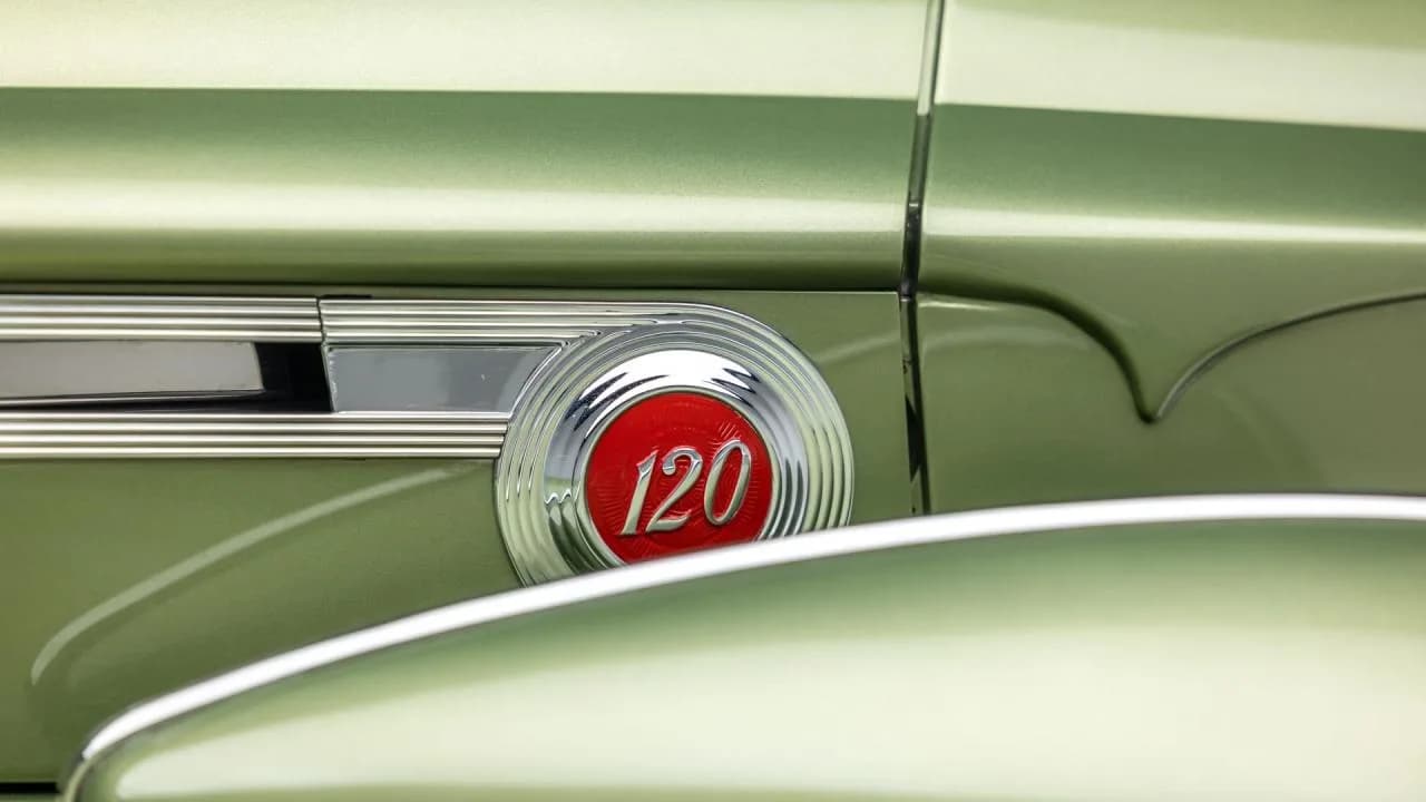 1940 Packard One Twenty Convertible Victoria by Darrin - Thumbnail 4