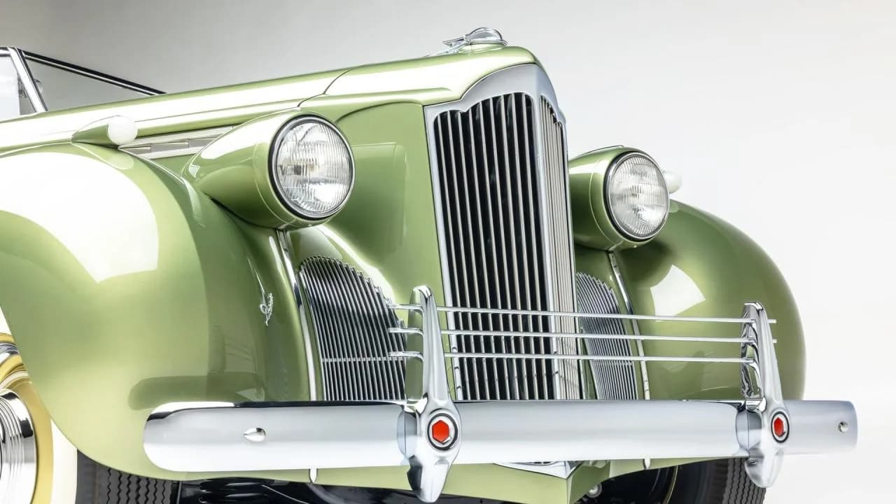 1940 Packard One Twenty Convertible Victoria by Darrin - Thumbnail 2
