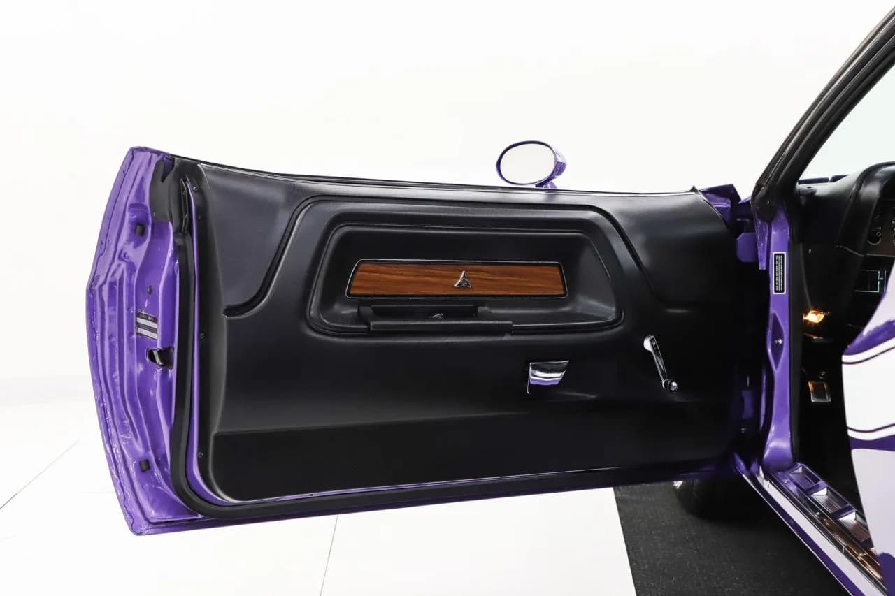 1970 Dodge Challenger R/T - Thumbnail 8