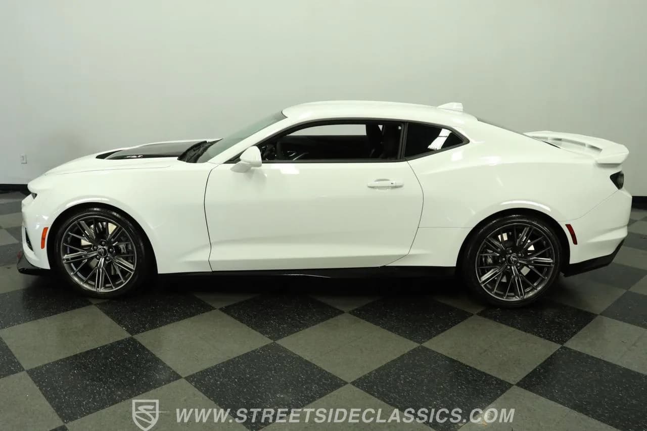 2023 Chevrolet Camaro ZL1 - Thumbnail 2