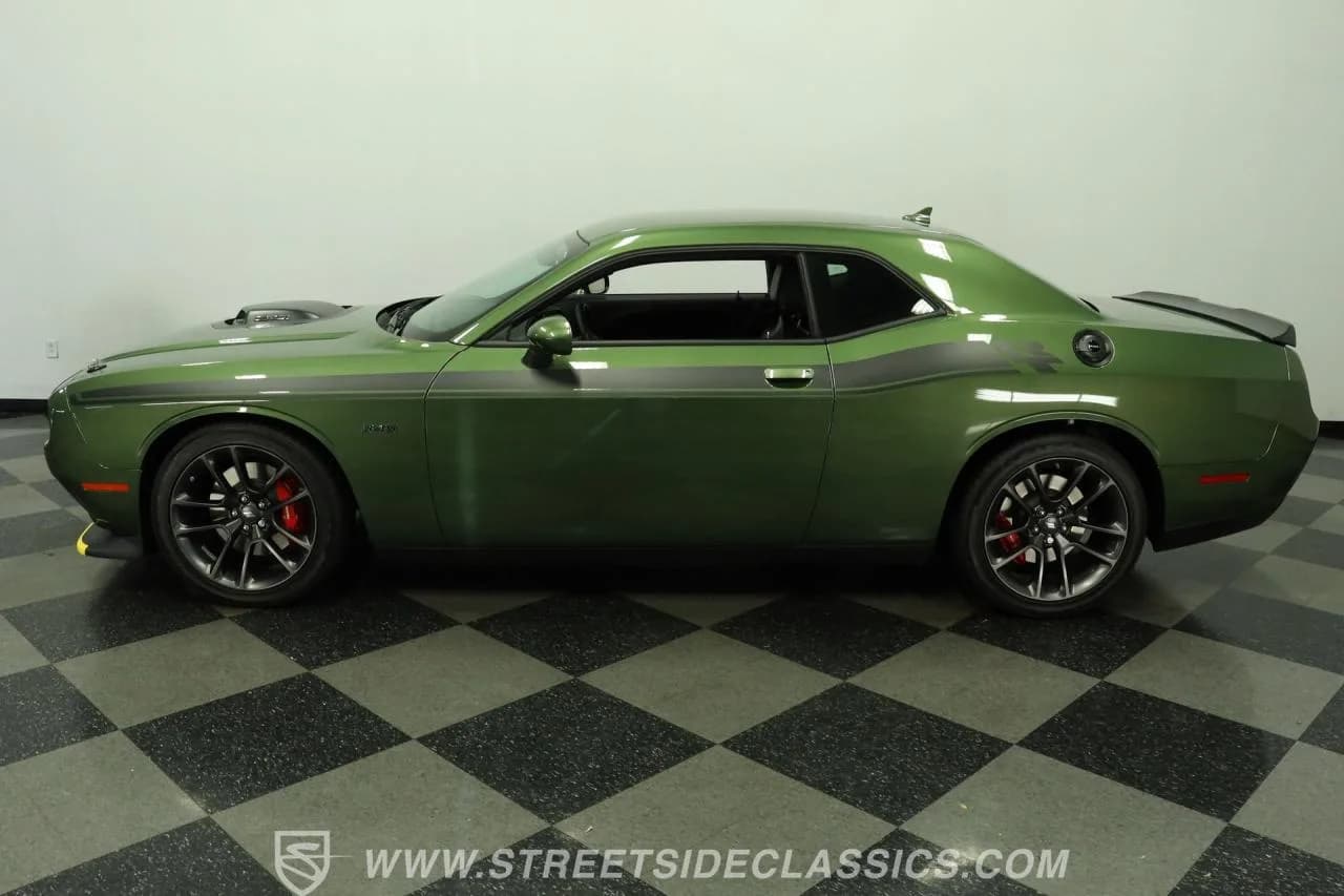 2023 Dodge Challenger R/T Shaker Edition - Thumbnail 2