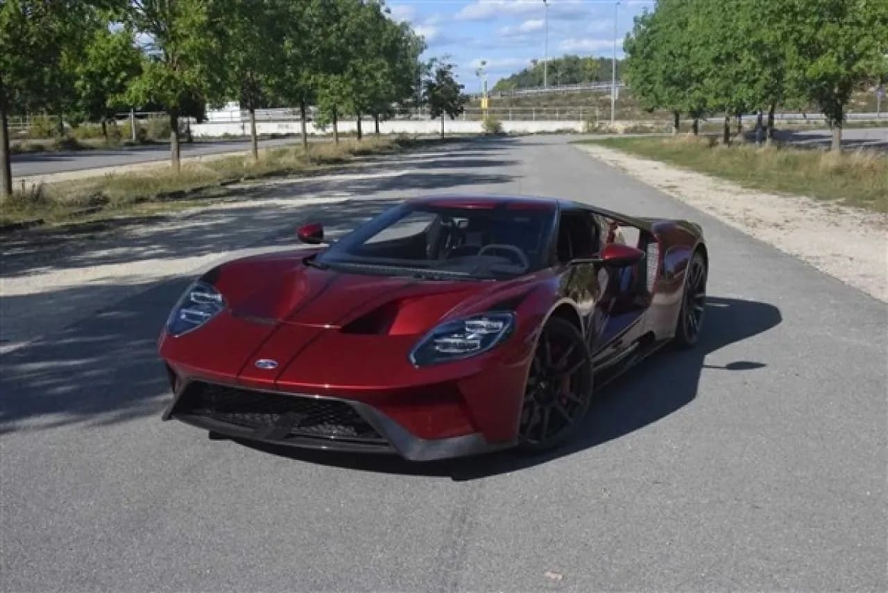 2022 Ford GT - Image 13